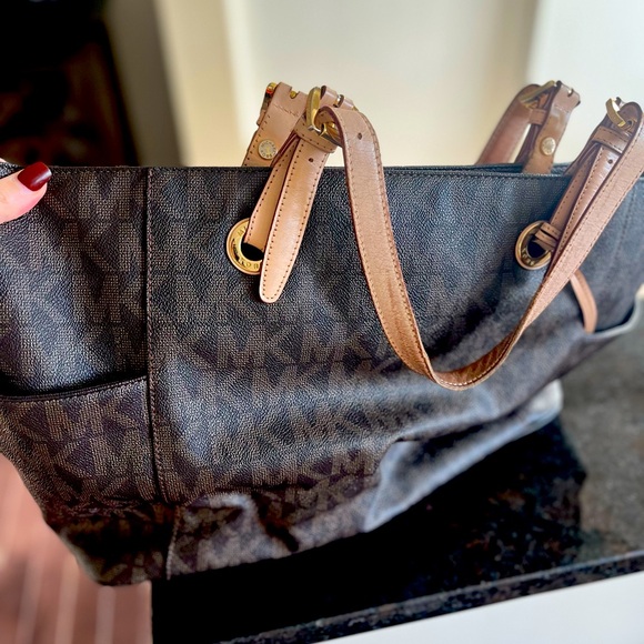 Michael Kors Large Handbag 👜 - Picture 5 of 7